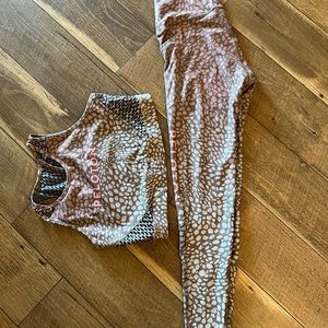 Peloton Wear it to Heart Cheetah Workout Set Sports Bra XL Leggings  L